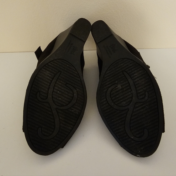 Fioni black suede wedges size 7 - Picture 4 of 4
